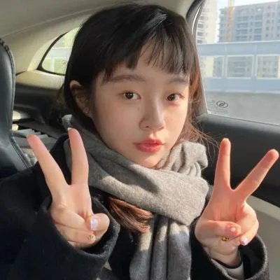 黑衣女孩